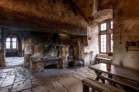 Kitchen with fireplace, hob and soot-blackened ceiling, soot, medieval knight's castle, Ronneburg