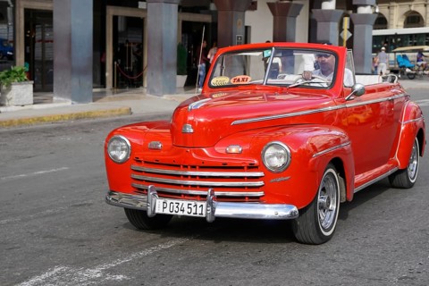 Open-top vintage car from the 1950s in the centre of Havana, Centro Habana, Cuba, Central America