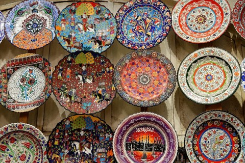 Painted ceramics, plate as souvenir, Grand Bazaar or Kapali Carsi, Beyazit, European part,