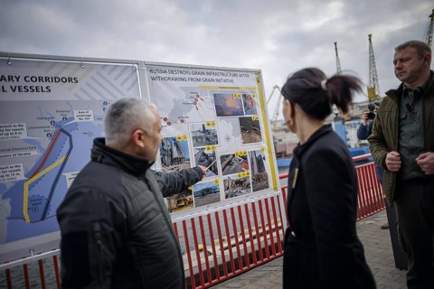 Annalena Baerbock (Alliance 90/The Greens), Federal Foreign Minister, is travelling in Ukraine to