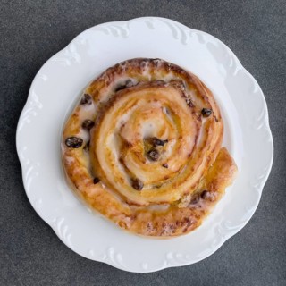 Yeast pastries Yeast rolls Baked goods Pastries Cake Raisin roll Roll cake, Germany, Europe