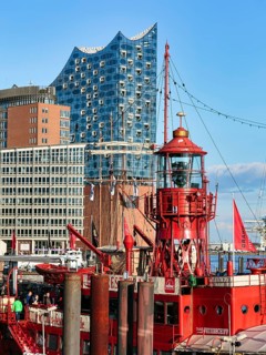 Red lightship LV 13 with a view of the Elbe Philharmonic Hall, restaurant, bar, hotel in the City