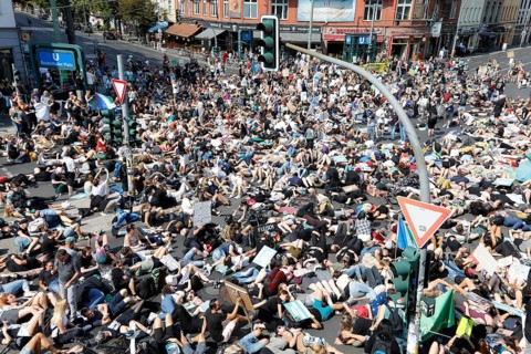 Mass die In, at the Official Animal Rights March demo at Rosenthaler Platz in Berlin. The Animal