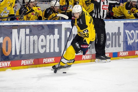 Markus Haennikaeinen (33, Adler Mannheim) at the home game on matchday 48 of the 2023/2024 DEL