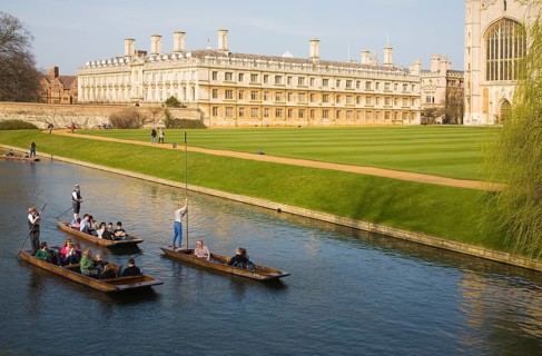 Punting on the river Cam, King's College, Cambridge university, Cambridgeshire, England, United