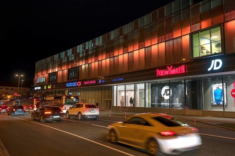 Arcaden shopping centre with evening rush hour traffic, Erlangen, Middle Franconia, Bavaria,