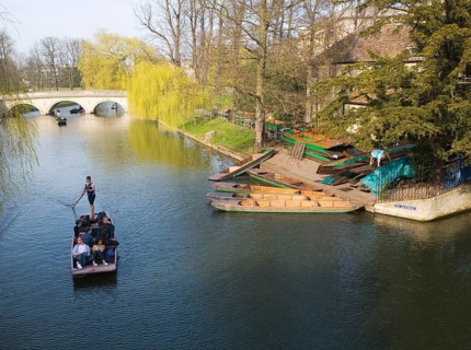 Punting on the River Cam, Cambridge, England, United Kingdom, Europe