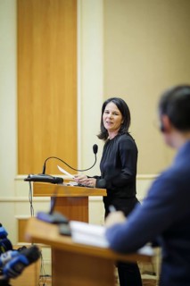 Annalena Baerbock (Alliance 90/The Greens), Federal Foreign Minister, and Dmytro Kuleba, Foreign