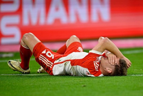 Joshua Kimmich FC Bayern Muenchen FCB (06) injured, injury, Allianz Arena, Munich, Bayern, Germany,