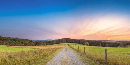 A path with a view of the Weserbergland, landscape, nature photograph, sunset, evening mood,