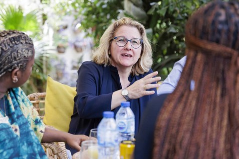 Svenja Schulze (SPD), Federal Minister for Economic Cooperation and Development, in conversation