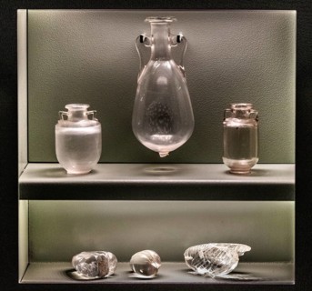 Glass bevelled glass and precious stone with legionary standard and symbols, 1st century, National