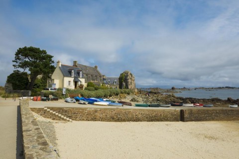 Houses and granite rocks on the beach, Plougrescant, Cote de Granit Rose, Cotes d'Armor, Brittany,