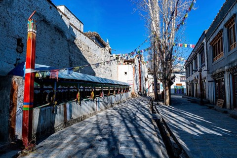 The walled historic centre, Lo Manthang, Kingdom of Mustang, Nepal, Asia