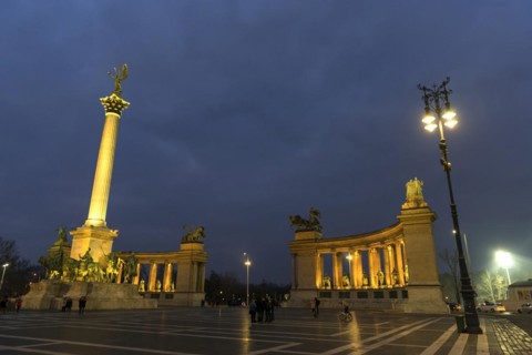 Heroes' Square in the evening light, illuminated, night shot, evening, monument, sculpture,