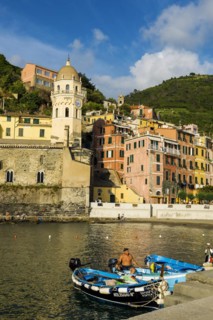 Village with colourful houses by the sea, Vernazza, UNESCO World Heritage Site, Cinque Terre,