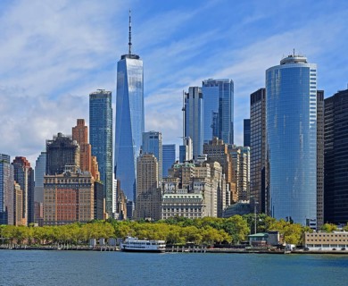 Skyline Financial District, Battery Park and skyscraper 17 State Street in the foreground, One