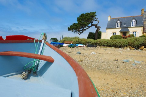 Houses on the beach, Plougrescant, Cote de Granit Rose, Cotes d'Armor, Brittany, France, Europe