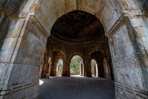 Sakar Khan's Dargah mausoleum, Unesco site Champaner-Pavagadh Archaeological Park, Gujarat, India,