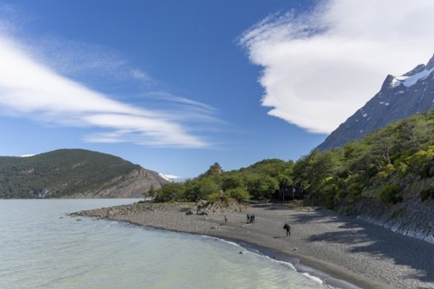 Hiking groups, Lago Grey, Torres del Paine National Park, Parque Nacional Torres del Paine,