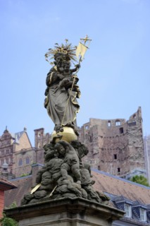 Sculpture on a golden pedestal, Marienbrunnen, in front of the ruins of a castle, Heidelberg,