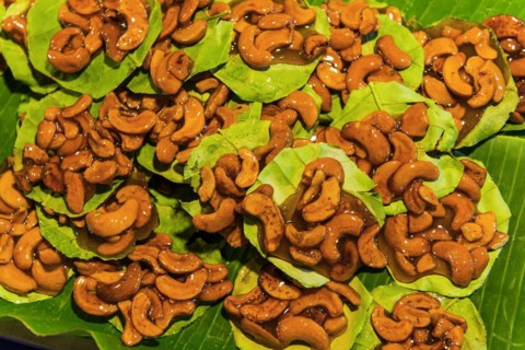 Roasted nuts at the evening market in Krabi, market, food, nutrition, decoration, display, grilled,