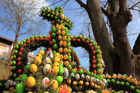 Easter fountain in Tiefenpoelz near Heiligenstadt, Bamberg district, Franconian Switzerland, Upper