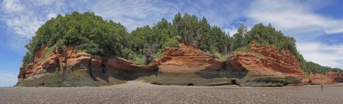 Panorama, wooded cliffs, red sandstone, Five Islands Provincial Park, Fundy Bay, Nova Scotia,