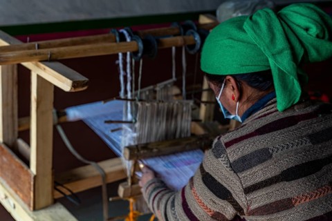 Traditional weaving mill in the village of Tsarang, Kingdom of Mustang, Nepal, Asia