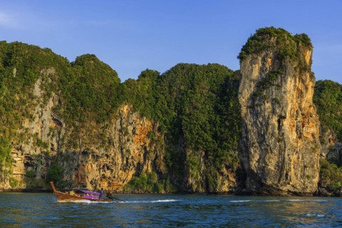 Longtail boat for transporting tourists, fishing boat, wooden boat, water taxi, taxi boat, boat,