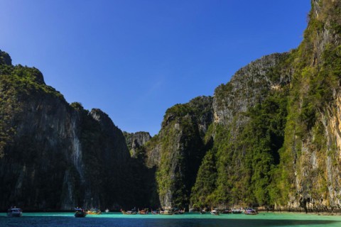 Maya Bay, boat, wooden boat, bay, bay, sea, ocean, Andaman Sea, tropics, tropical, island, rock,