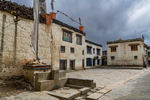 The walled historic centre, Lo Manthang, Kingdom of Mustang, Nepal, Asia