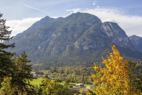 Kramerspitz or Kramer with Loisach valley seen from the Philosophenweg, autumn,