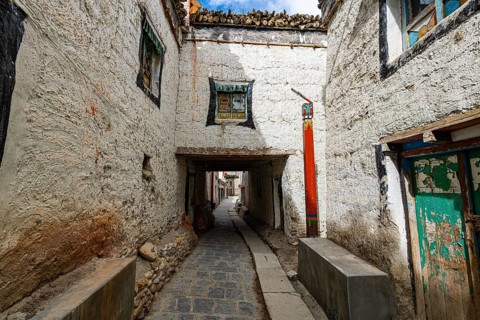 The walled historic centre, Lo Manthang, Kingdom of Mustang, Nepal, Asia