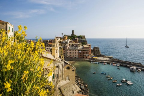 Village with colourful houses by the sea, Vernazza, UNESCO World Heritage Site, Cinque Terre,