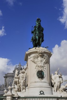 Dom Jose with the Arco da rua Augusta, equestrian monument, arch, triumphal arch, monument, old
