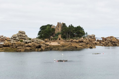 Castle and granite rocks, Tregastel, Cote de Granit Rose, Cotes d'Armor, Brittany, France, Europe