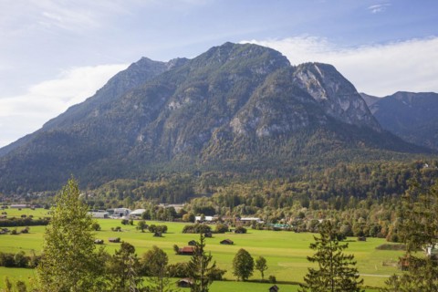 Kramerspitz or Kramer with Loisach valley seen from the Philosophenweg, autumn,