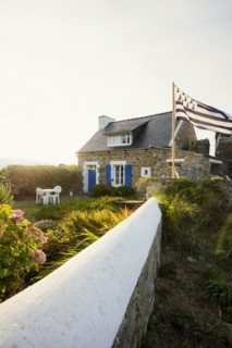 House by the sea, Plougrescant, Cote de Granit Rose, Cotes d'Armor, Brittany, France, Europe