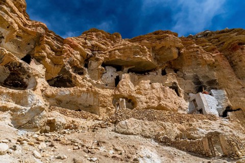 Cave appartments, Garphu, Kingdom of Mustang, Nepal, Asia