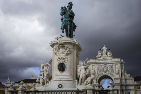 Dom Jose with the Arco da rua Augusta, equestrian monument, arch, triumphal arch, monument, old
