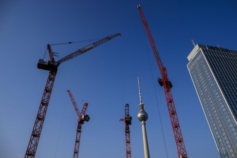 Symbolic photo on the topic 'Aeo Building in Berlin 'Aeo. Construction cranes stand on a building