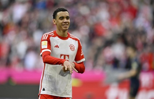 Goal celebration Jamal Musiala FC Bayern Munich FCB (42) Gesture, Gesture, Allianz Arena, Munich,