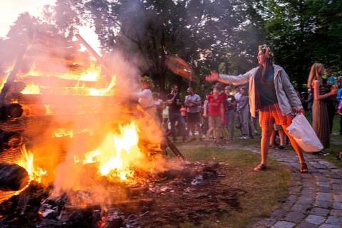 Riga. Ligo festival in Dzeguzkalna Park. Burning of the headdress (oak leaf wreath, flower wreath)