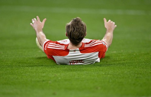 Harry Kane FC Bayern Munich FCB (09) disappointed about missed chance, gesture gesture Champions