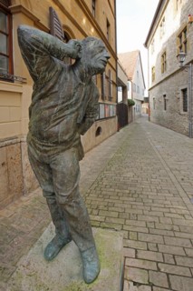 Sculpture Eavesdropper by Karl-Henning Seemann 2007, gesture, gesticulation, listening, hearing,