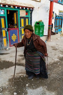 Old woman, Lo Manthang, Kingdom of Mustang, Nepal, Asia
