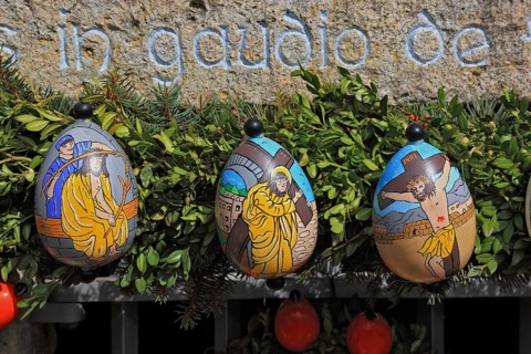 Easter fountain in Tiefenpoelz near Heiligenstadt, Bamberg district, Franconian Switzerland, Upper