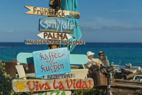 Signs in a cafe on the beach in German, Cala Rajada, Majorca, Majorca, Balearic Islands, Spain,