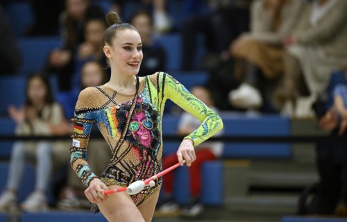 World champion Darja Varfolomeev (GER), action, clubs, rhythmic gymnastics, RSG, Schmiden